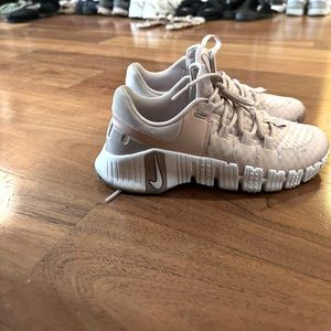 Nike Metcon 5 pink/ taupe/ White size 7